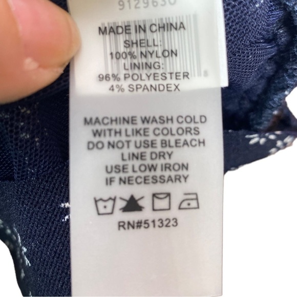 Vince Camuto Blouse Front Middle Ruched Ties Size Large - Picture 8 of 8